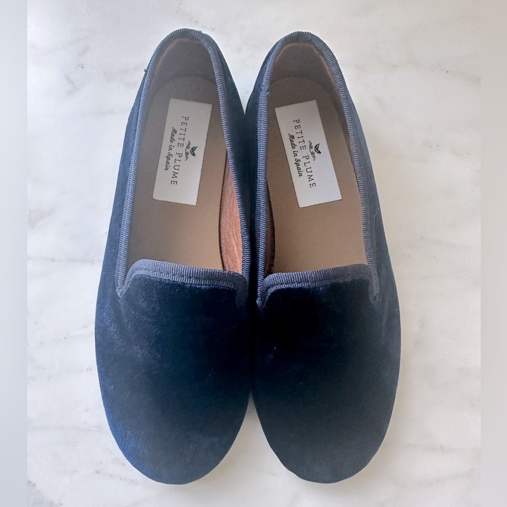 Petite Plume Navy Velvet Shoes/Slippers Sz. 34
